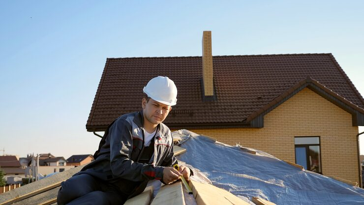 Construction worker repairing roof | Apex Garage