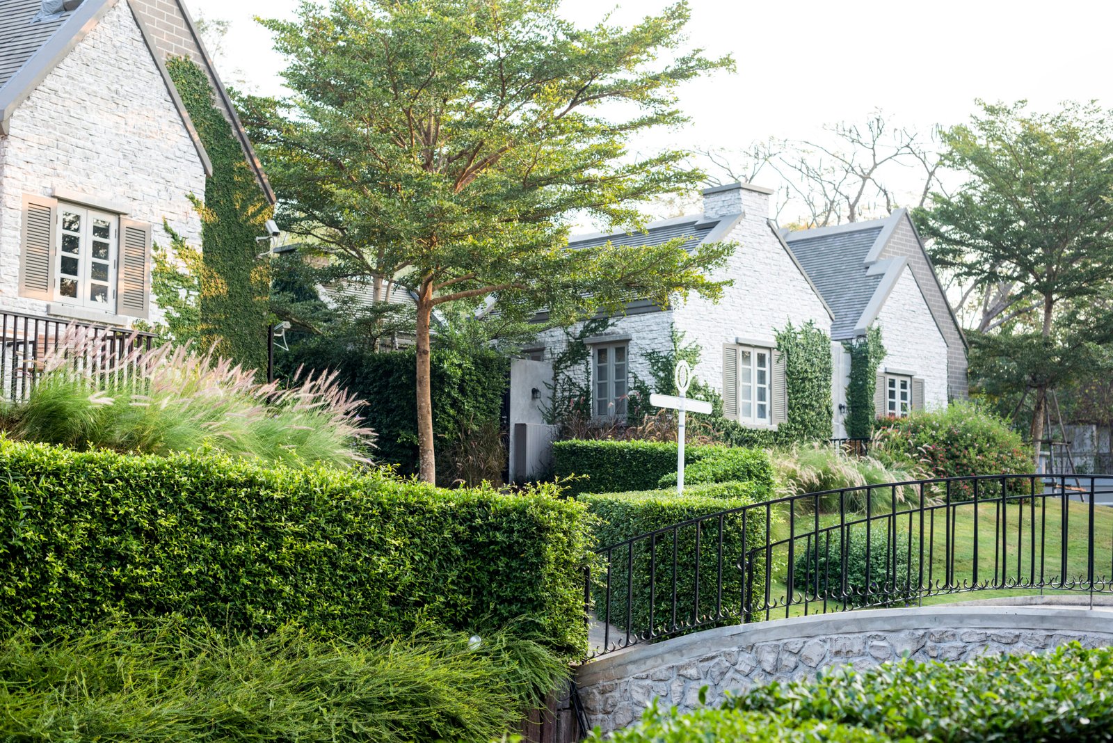 Charming English cottage estate | Apex Garage